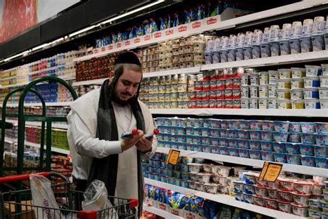 Prominent Jewish Charity distributes Passover provisions in Capital Region